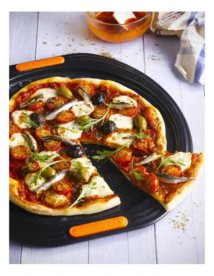 Best Sale π Le Creuset Toughened Non Stick 33cm Pizza Tray In Black π 4 Best Sale π Le Creuset Toughened Non Stick 33cm Pizza Tray In Black π - Image 4